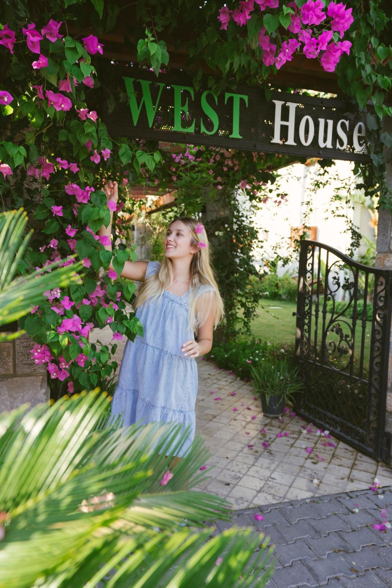 West House Exclusive Hotel Гьоджек Екстер'єр фото